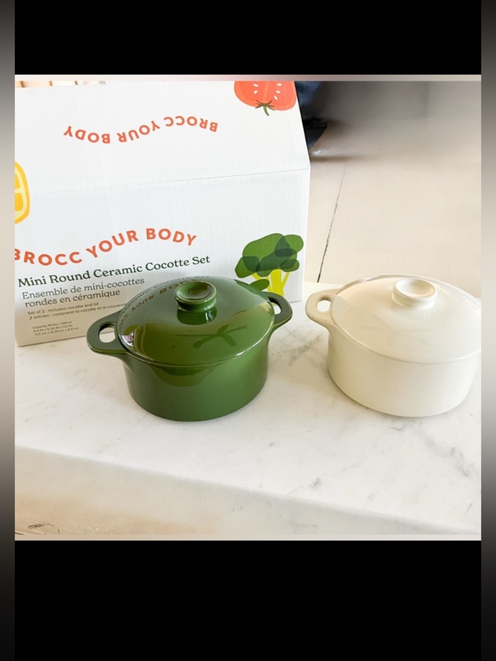 NWT: Broccoli Your Body Mini Round Ceramic Cocotte Set - Green and Ivory 18.6 oz
